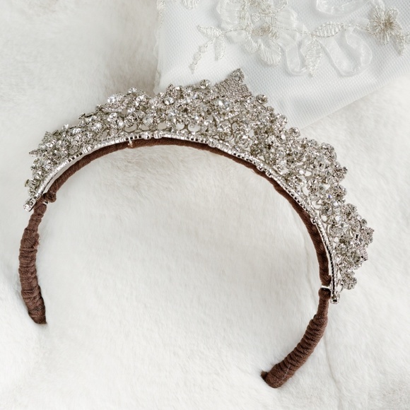 Crown - Picture 2 of 4